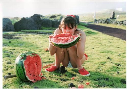 吃瓜女生高清壁纸,高清壁纸中的吃瓜女生风情-第2张图片-51吃瓜官网-51黑料平台